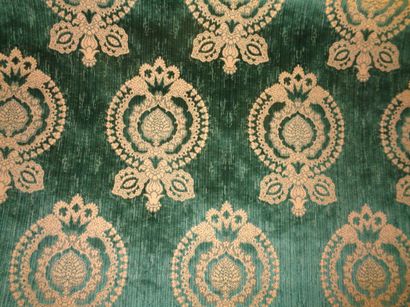 null Velvet mix silk, Edmond Petit, Raphaël, XVIth century Gothic style, green background,...