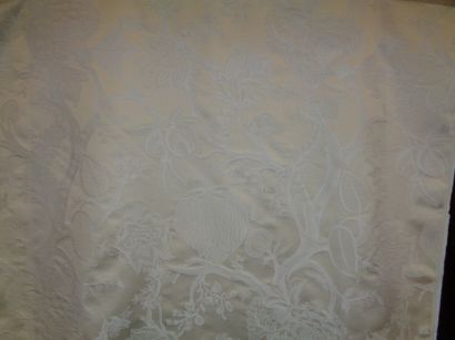 null Damask of Abbeville, BRAQUENIé, Big Coral, beige background, cream decoration...