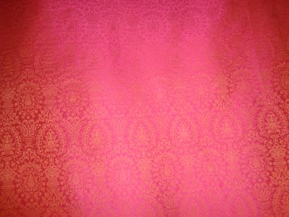 null Damask mixed red silk, BRAQUENIé, Senlis, gothic style, pineapple and flower...