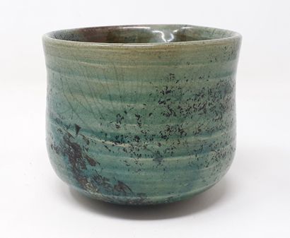 null JARLOW F.

Stoneware bowl with green glaze, stamped and n°48 under heel

Diameter:...