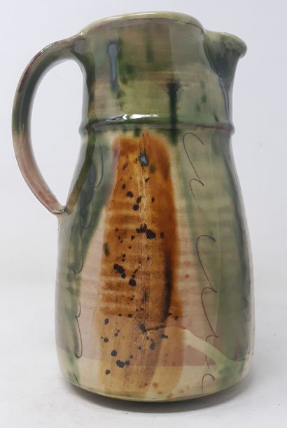 null LEVEQUE A.

Earthenware pitcher with green and ochre decoration, signed

H.:...