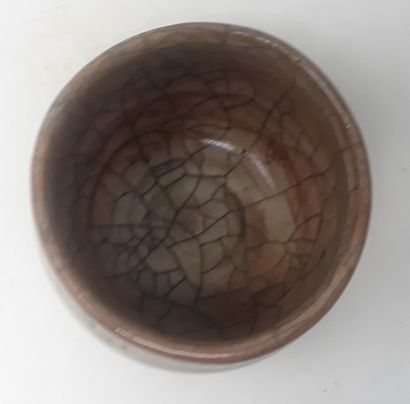 null FIVET P.

Bowl in pink stoneware, monogrammed in hollow

Diameter: 10,5; H.:...