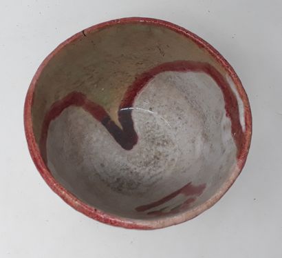null ROUZAUD Alain

Stoneware bowl decorated with a madman on a red background, monogrammed...