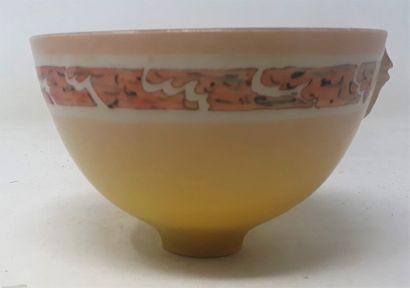 null LATHOUMETIE Hélène

Bowl with small handles in yellow and pink porcelain, signed,...