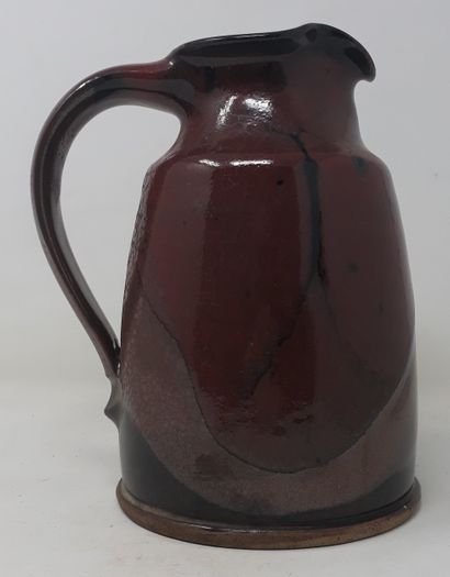 null School Xxe century

Stoneware cloche pitcher with red, ochre, brown and black...