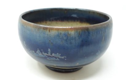 DAILLER Mireille and Noël 
Stoneware bowl with blue glaze, signed and n°155 under...