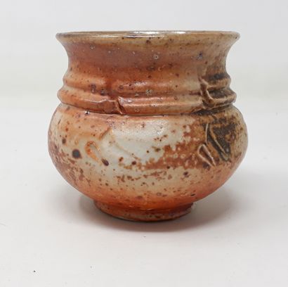 null HOS Vim

Stoneware pot with flared lip, stamped and n°226 under the heel

Diam:...