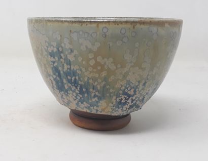 null VOELKEL Patrice

Stoneware bowl with blue and white cover, n°142 under heel

Diameter:...