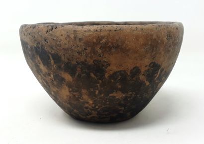  BELESTA 
Terracotta bowl, stamped in hollow and n°383 under heel 
Diameter: 11,5;...