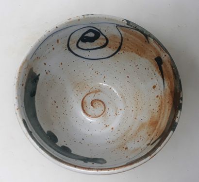 null DUTERTRE Pierre (1956) 
Stoneware bowl with green and brown decoration, signed...