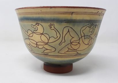 null BENISTANT W.

Earthenware bowl decorated with characters, monogrammed and n°29...
