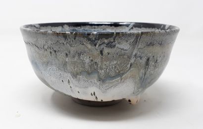 null ROLLET Patrick 
Stoneware bowl with grey-beige flowing glaze, signed in hollow...