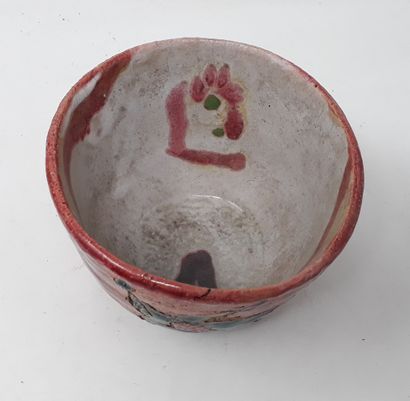 null ROUZAUD Alain

Stoneware bowl decorated with a madman on a red background, monogrammed...