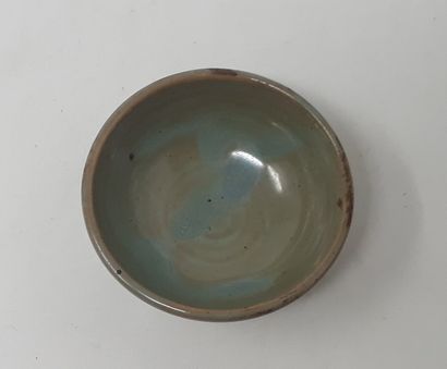 null DUROSELLE Brigitte

Green stoneware alcohol bowl, monogrammed in hollow, n°382...