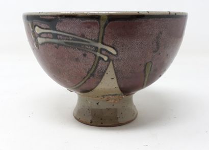 null DEVERCHERE Sylvie

Stoneware bowl with red, green and white decoration, stamped...