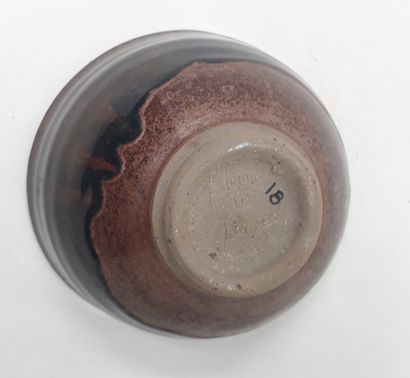 null GOLDSTYN Michel 
Stoneware bowl with shaded brown glaze, signed in hollow and...
