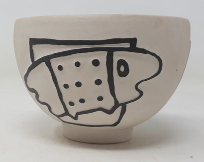  MULLER Karen 
Porcelain bowl with black fishes decoration, signed and n°215 under...