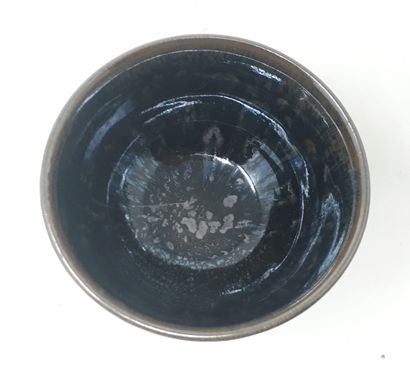  FELTRINI jean-Luc 
Bowl in stoneware with black cover, signed and n°20 under heel...