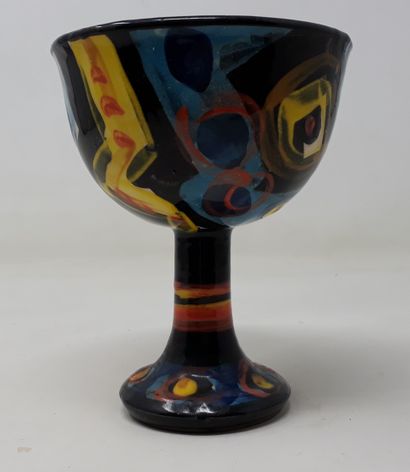 null DANSETTE Philippe

Cup on foot out of earthenware with black bottom and polychrome...