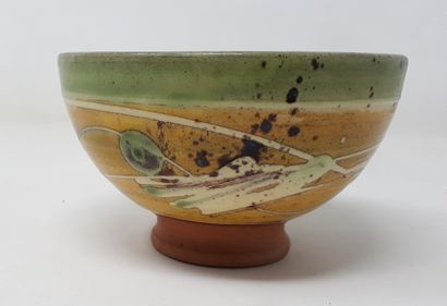  FLAT J. 
Glazed earthenware bowl with yellow and green decoration, n°23 on the heel...