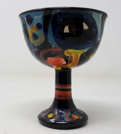 null DANSETTE Philippe

Cup on foot out of earthenware with black bottom and polychrome...