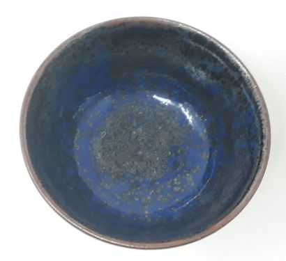  CRESTON Nicole 
Stoneware bowl with blue and black cover, n°27 under heel 
Diameter:...