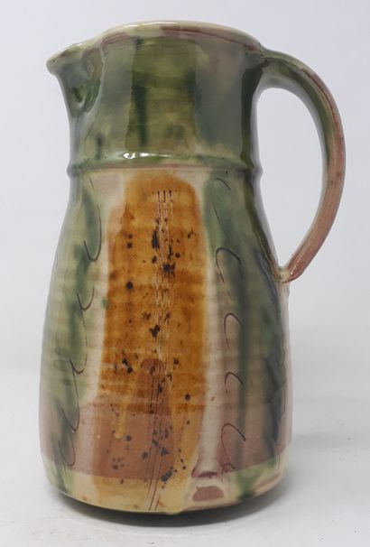null LEVEQUE A.

Earthenware pitcher with green and ochre decoration, signed

H.:...