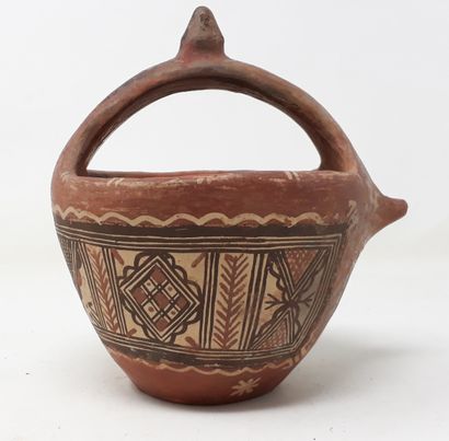  KABYLIA 
Earthenware pot with geometric decoration, n°327 under heel 
H.: ???? (chip...