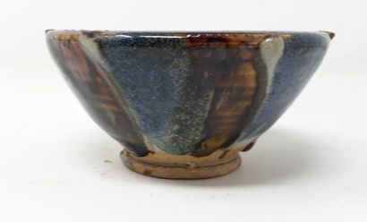 null PORTAL Lionel

Stoneware bowl with blue and brown decoration, signed in hollow...