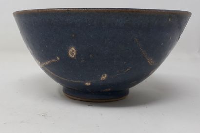 null SIGNORET Jean-Claude

Stoneware bowl with blue and white decoration, n°25 under...