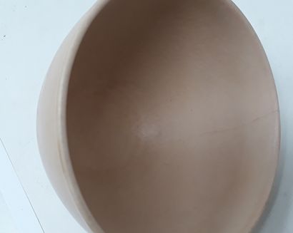  DUROSELLE Xavier 
Bowl in pink porcelain, monogrammed in hollow and n°73 under heel...