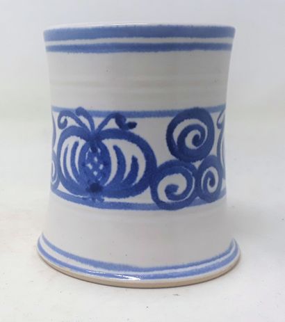 LOESCH (Workshop)

Earthenware pot with blue...