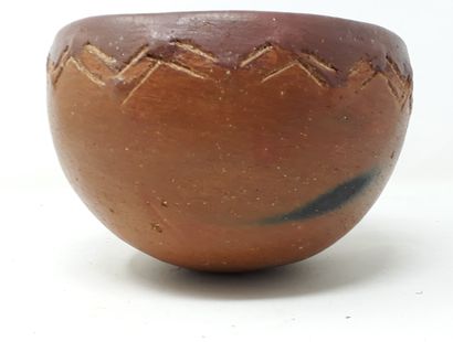  CAMEROON 
Earthenware salad bowl with incised decoration of zigzags, n°368 under...