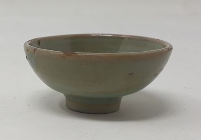  DUROSELLE Brigitte 
Green stoneware alcohol bowl, monogrammed in hollow, n°382 under...