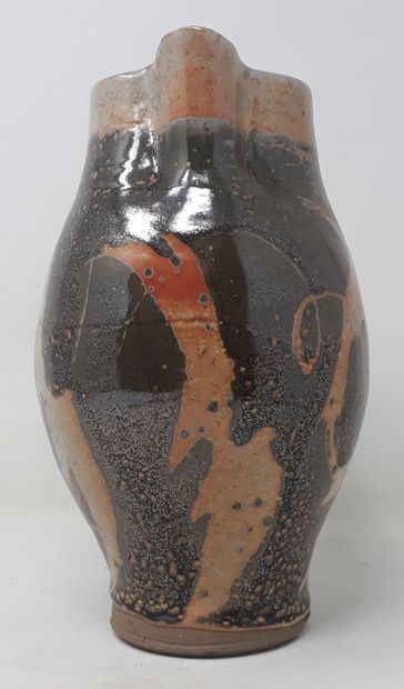 null School Xth century

Stoneware pinched spout pitcher with khaki and orange decoration

H.:...