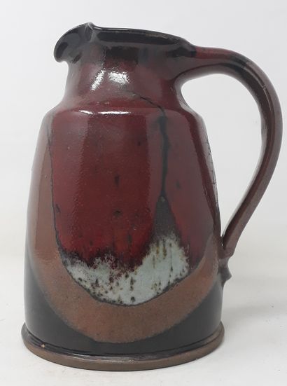 null School Xxe century

Stoneware cloche pitcher with red, ochre, brown and black...