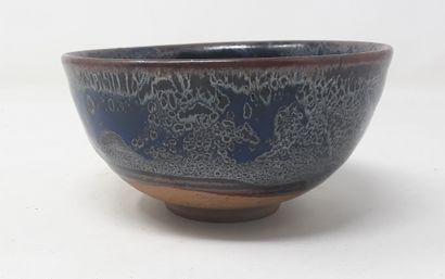 null CRESTON Nicole

Stoneware bowl with blue and black cover, n°27 under heel

Diameter:...
