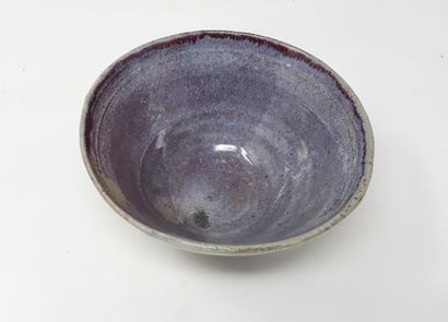null ROQUES C.

Stoneware bowl with mauve, blue and black glaze, signed in hollow...