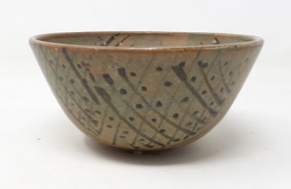 DAVOUDJIAN André

Stoneware bowl with geometric...