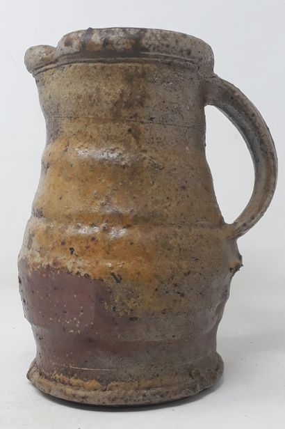 null ROUSSEAU Hervé

Stoneware pitcher, signed in hollow

H.: 19,5 cm