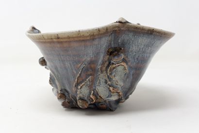 null JACQUINOT Jean

Stoneware bowl with brown glaze, n°229 under heel

Diameter:...