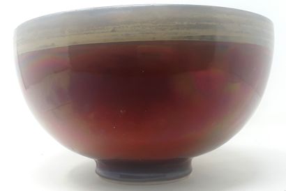  SUTTON Taylor 
Glass salad bowl in the imitation of the ceramic with iridescent...