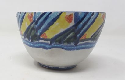 NEAL Bob

Earthenware bowl decorated with...
