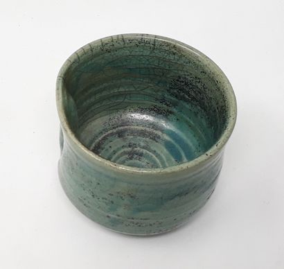 null JARLOW F.

Stoneware bowl with green glaze, stamped and n°48 under heel

Diameter:...