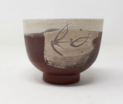 null MAYER E.

Bowl in stoneware raku type with brown cover, n°260 under heel

Diameter:...