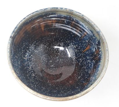 null VOELKEL Patrice

Stoneware bowl with brown and blue glaze, n°148 under heel

Diameter:...