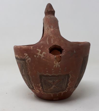 null KABYLIA

Earthenware pot with geometric decoration, n°327 under heel

H.: ????...