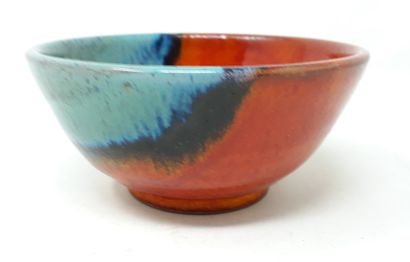  CRÊTE 
Earthenware bowl with orange and turquoise decoration, marks in hollow and...