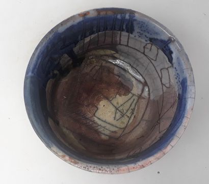  VERMEREN A. 
Stoneware bowl with blue and pink decoration, stamp in hollow and n°33...