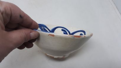  PRESCIA (Spain) 
Earthenware bowl with blue decoration, n°257 under heel 
Diam:...